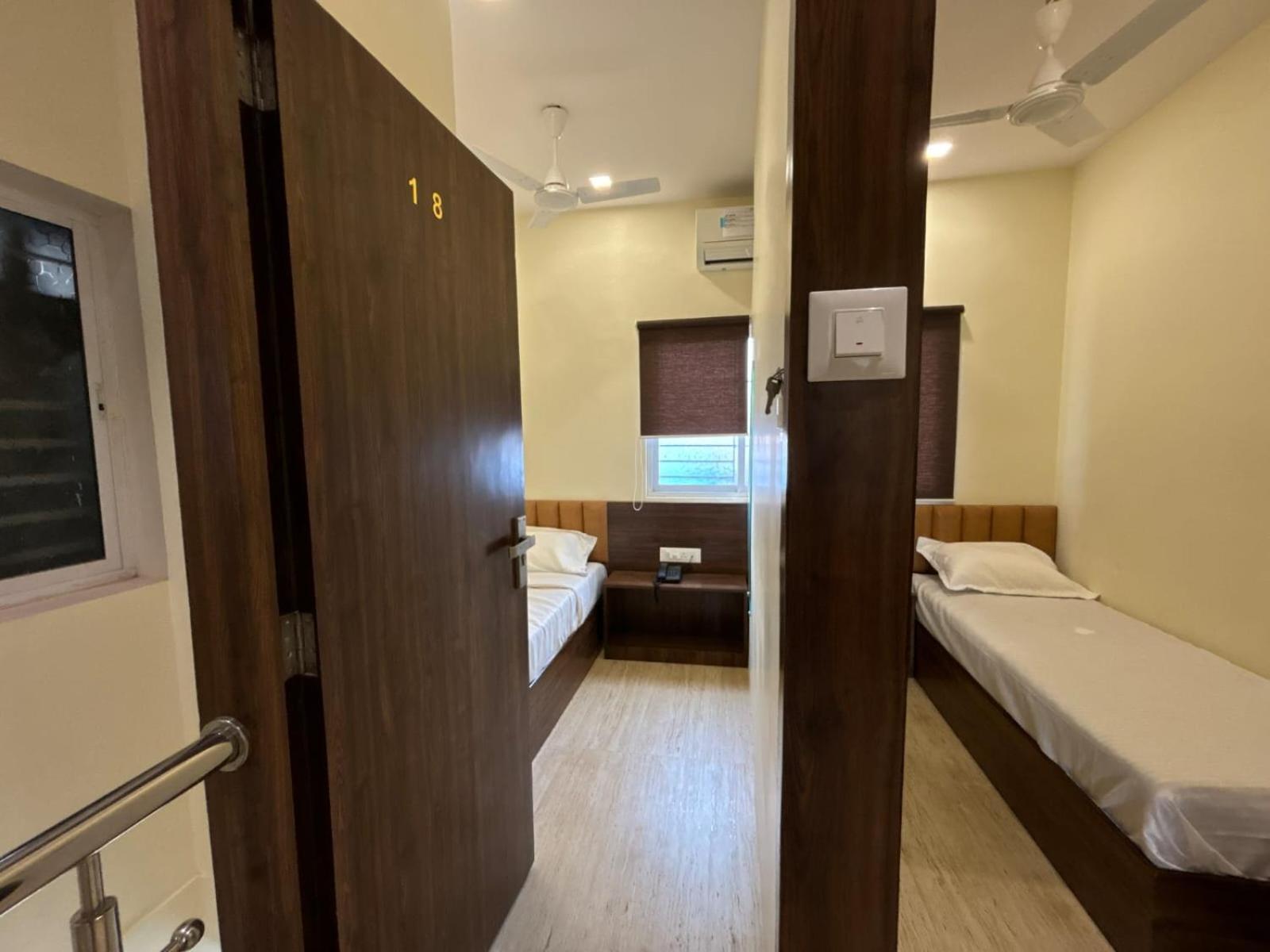Aafee & Hostel Mumbai