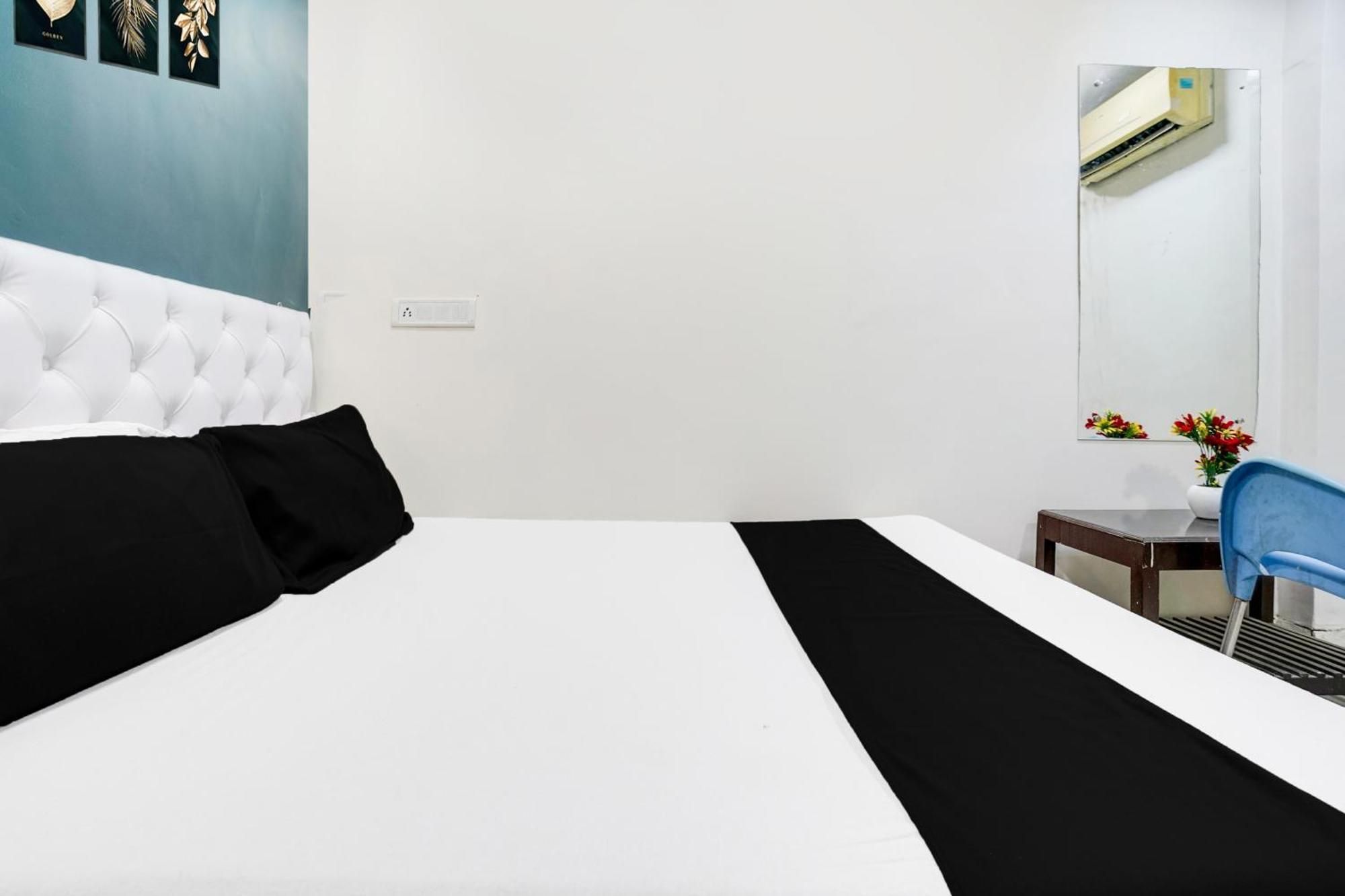 O Om Sai Palace Hotel 3*