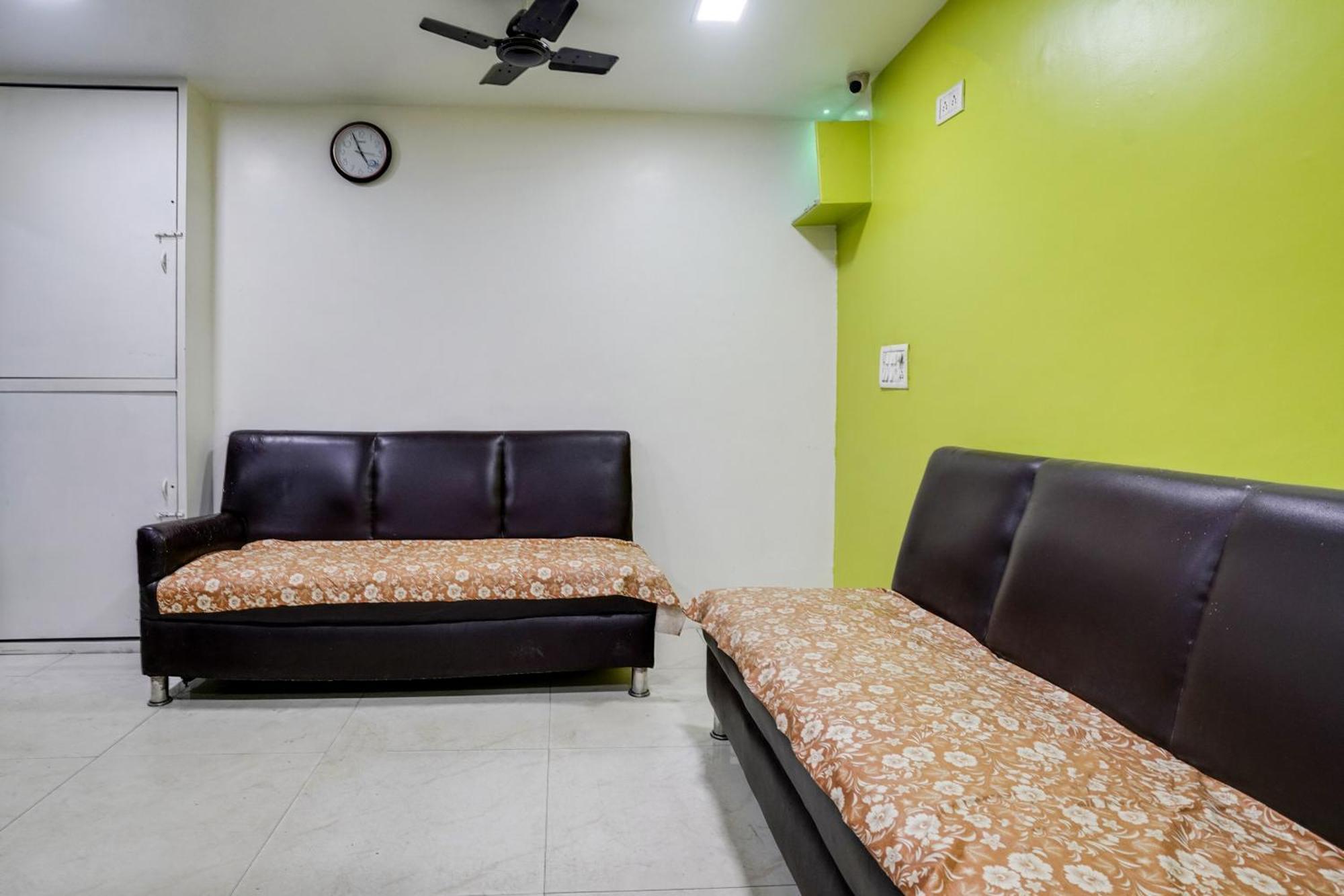 Hotel O Om Sai Palace 3*