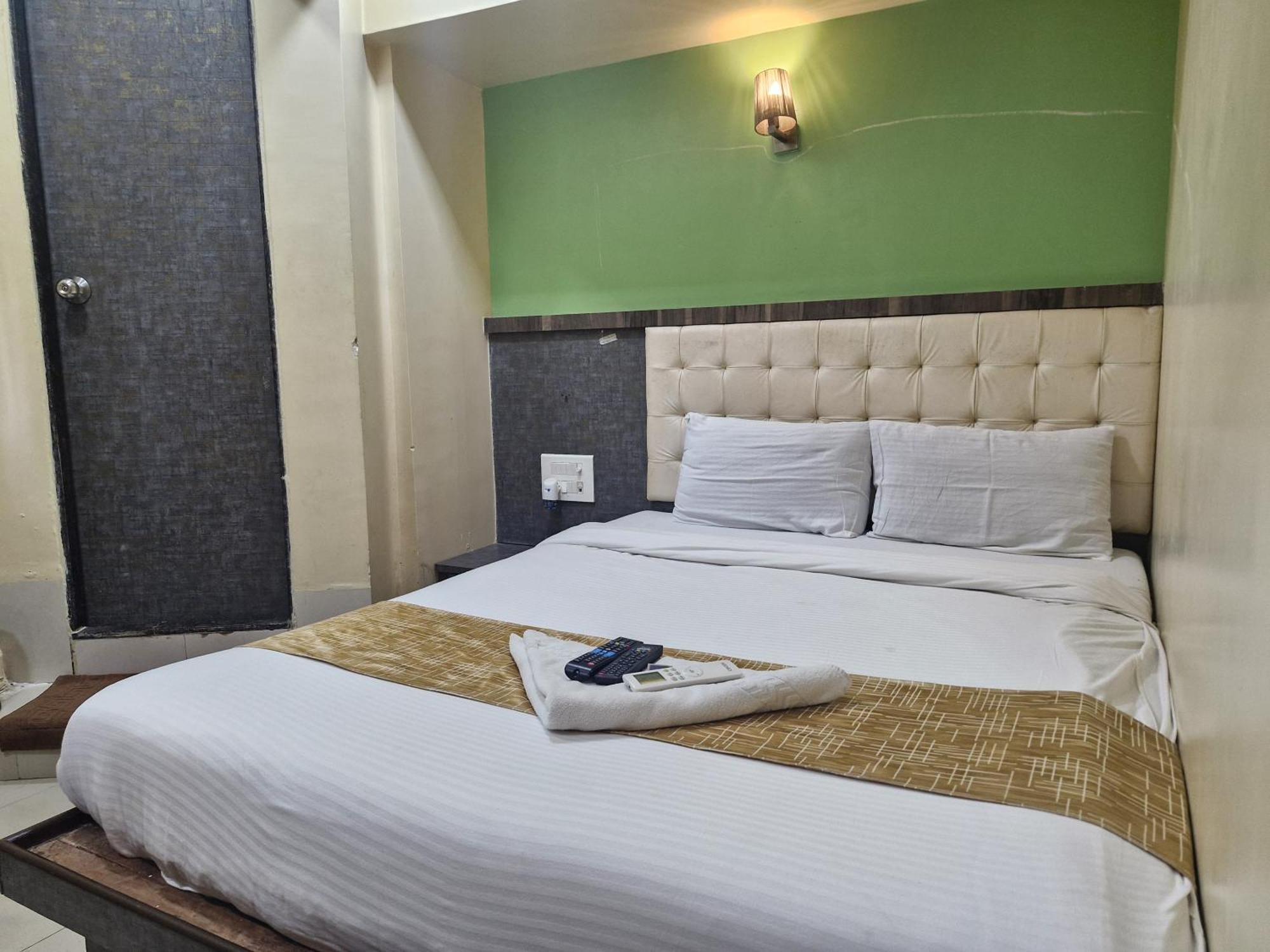 Crystal Park Near Nesco Exhibition Center Hotel *