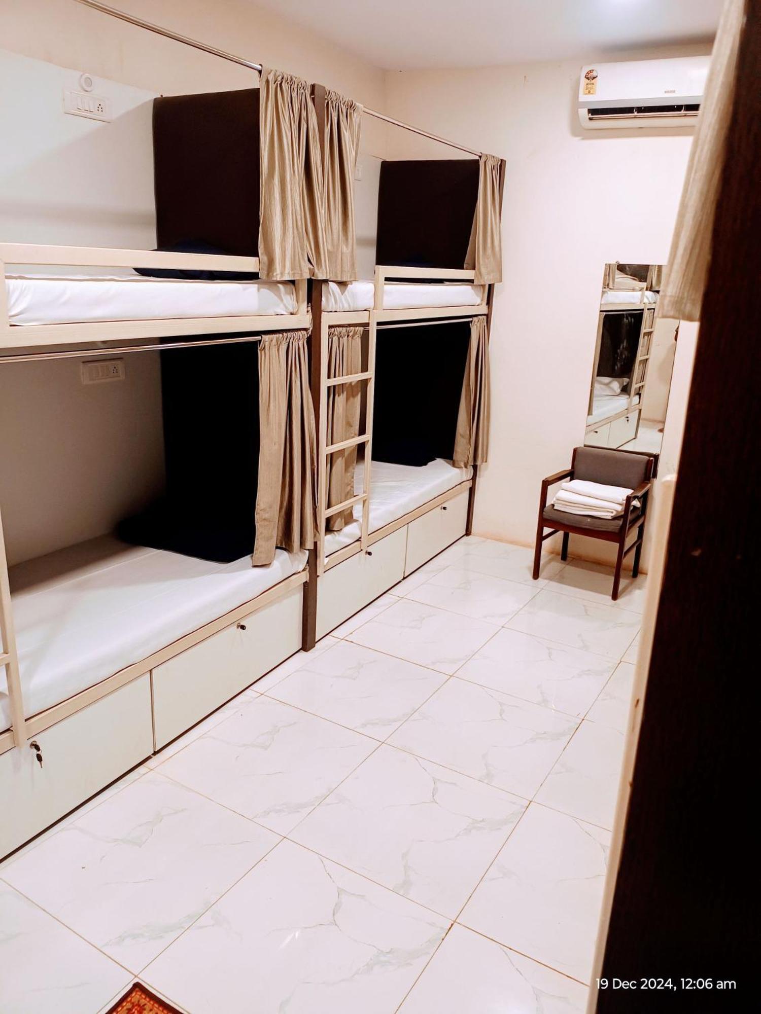 Retreats - Dorm In Andheri Mumbai