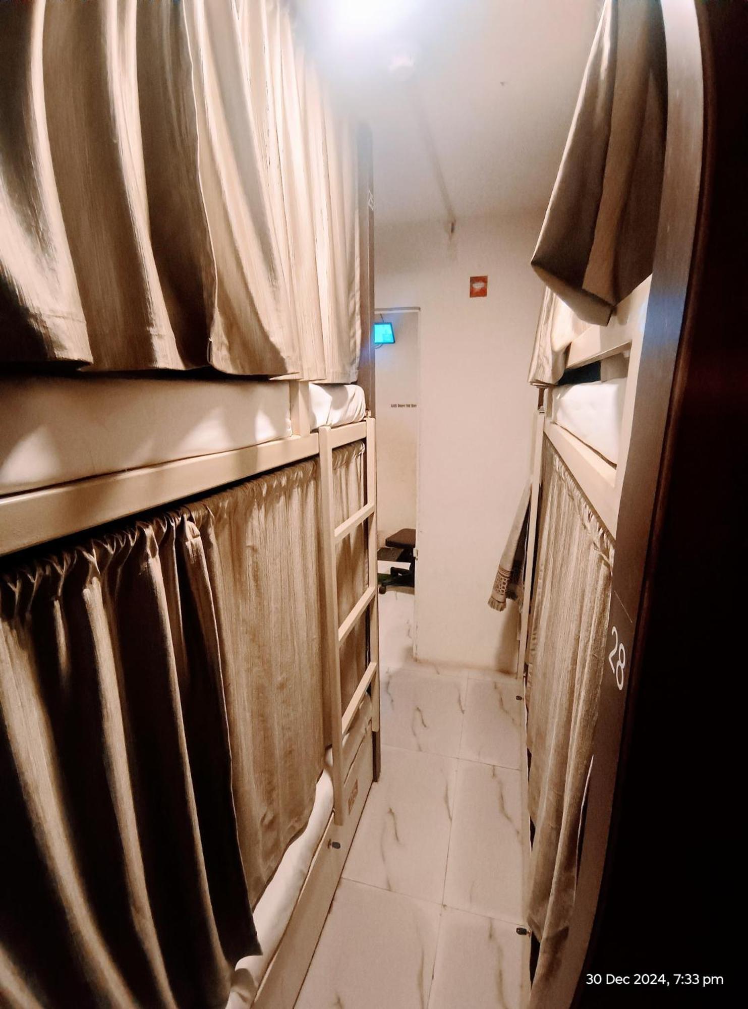 Retreats - Dorm In Andheri Hostel