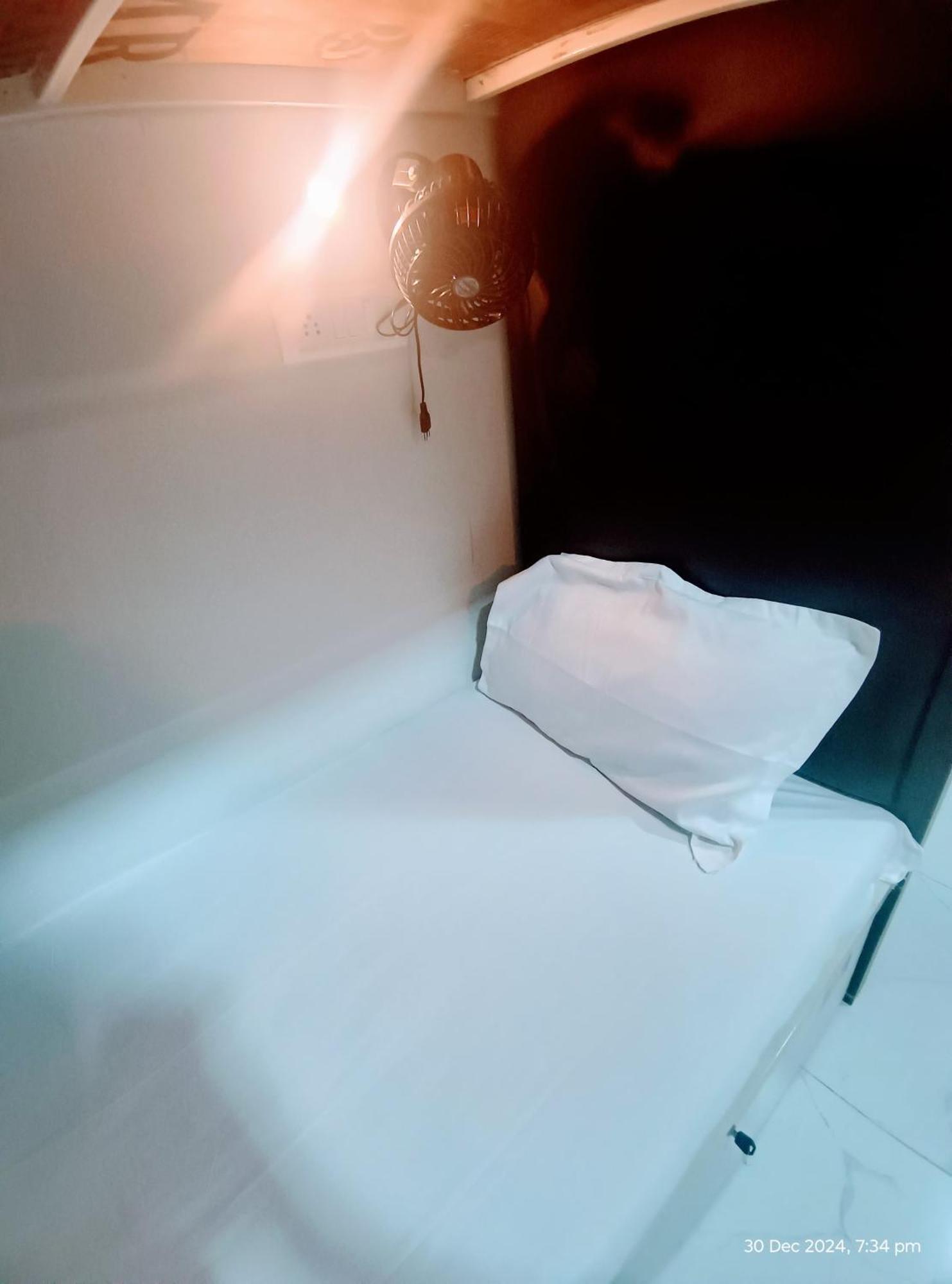 Retreats - Dorm In Andheri Hostel *