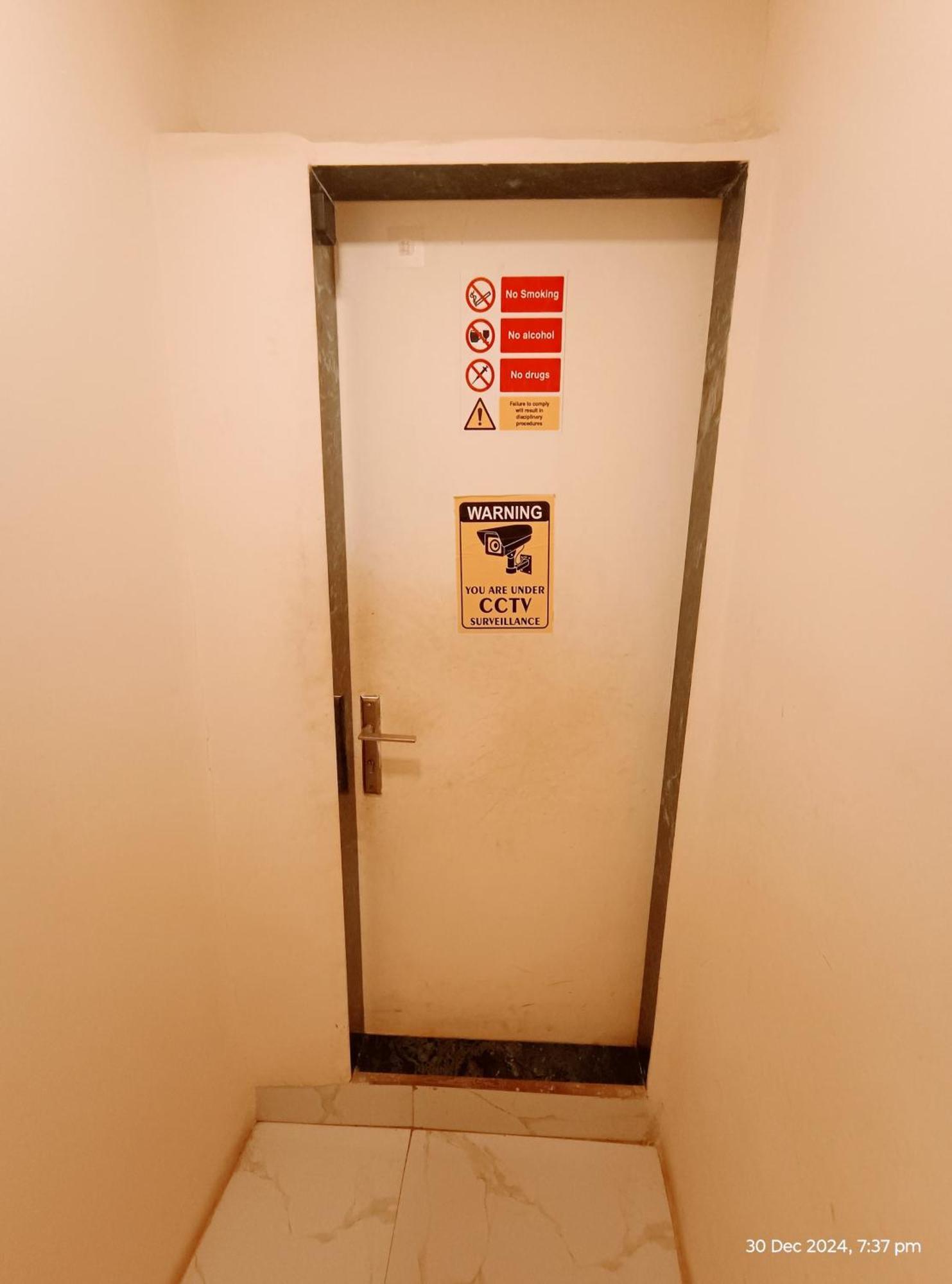 Retreats - Dorm In Andheri Hostel *