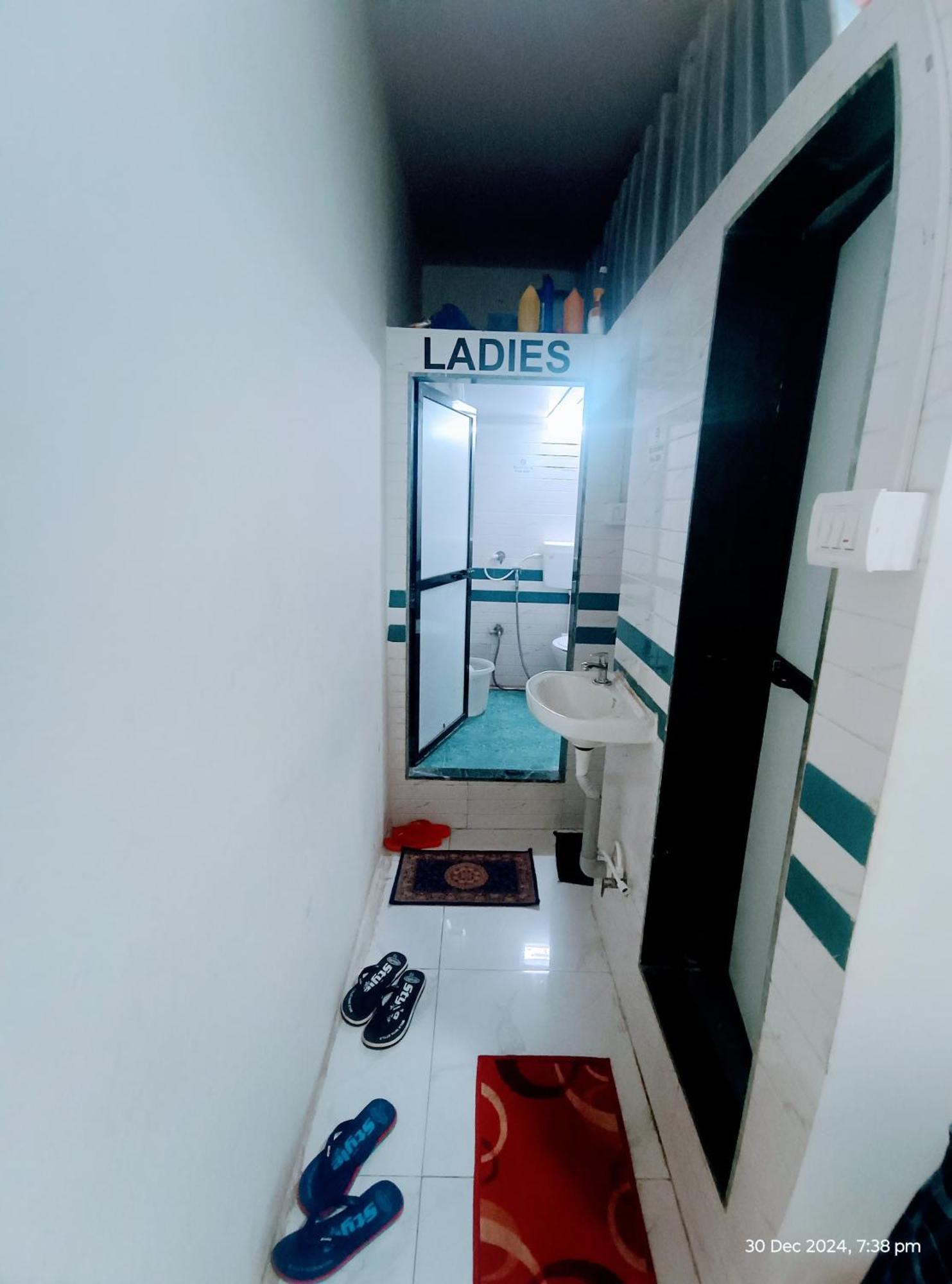 Hostel Retreats - Dorm In Andheri