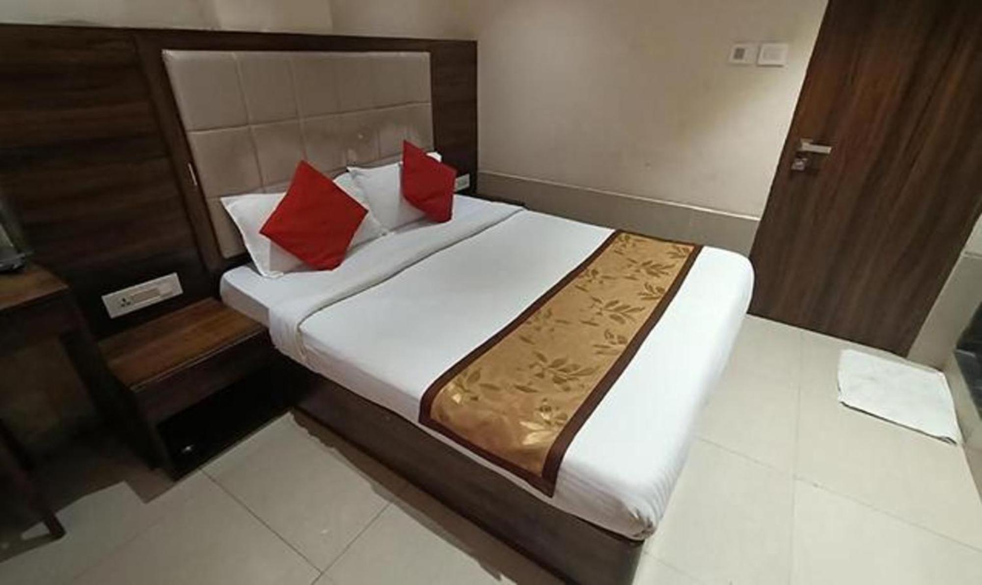 Hotel Fabhotel Regal Inn Mumbai