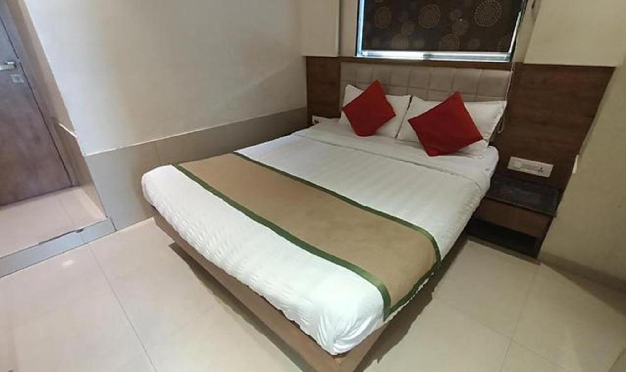 Fabhotel Regal Inn