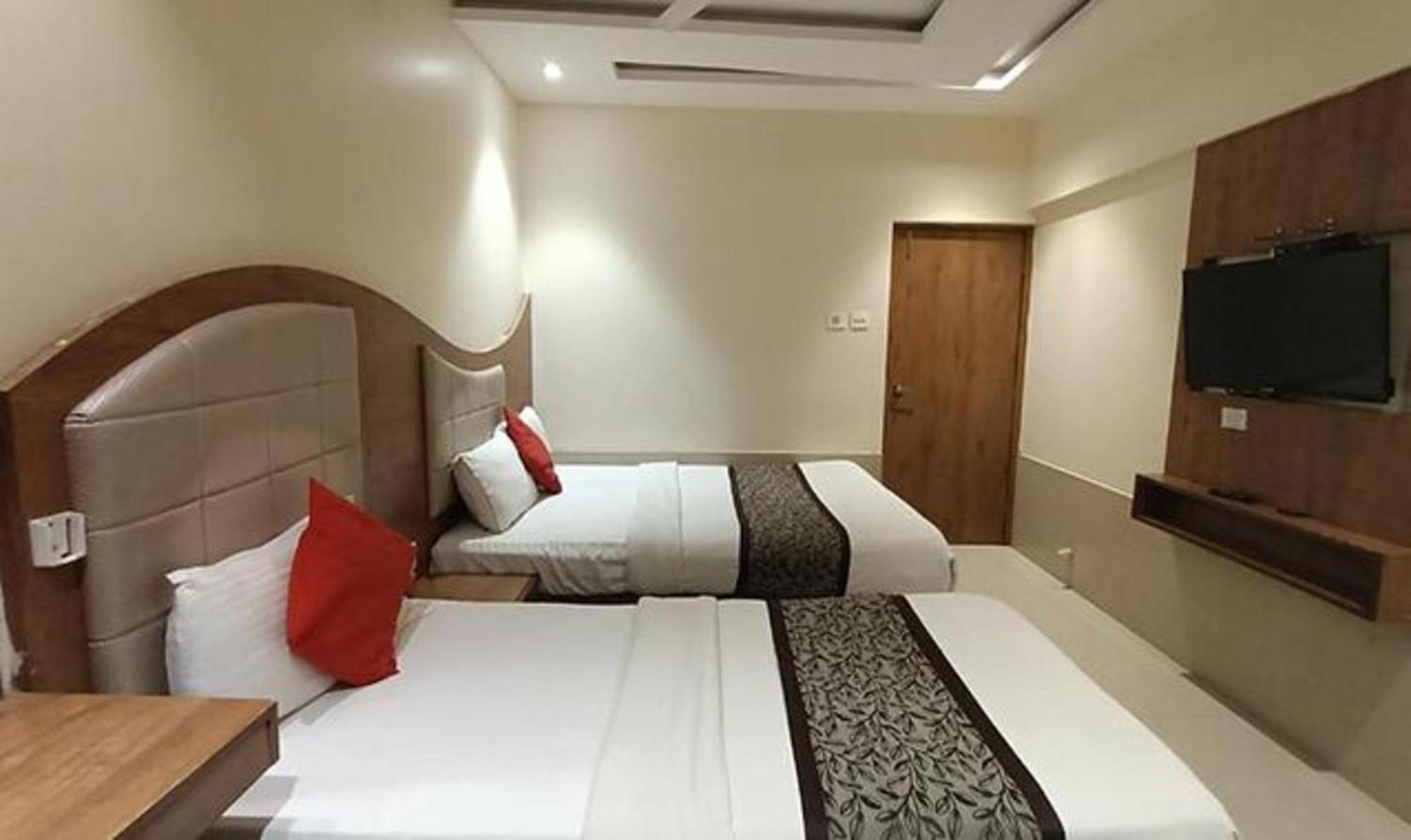 Hotel Fabhotel Regal