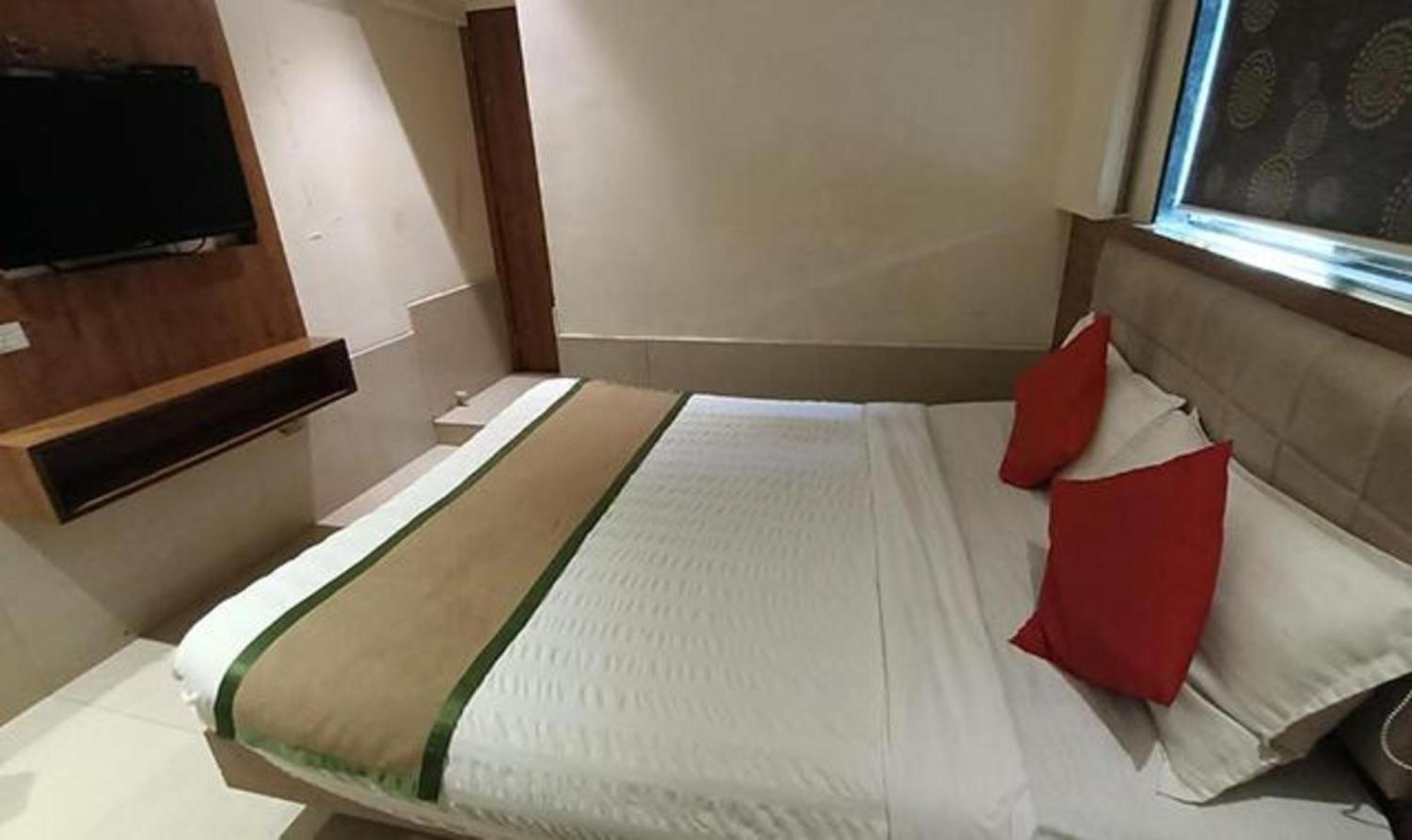 Fabhotel Regal Inn