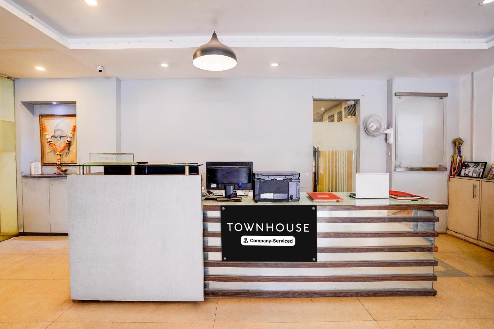 Super Townhouse Khar The Habitat Hotel