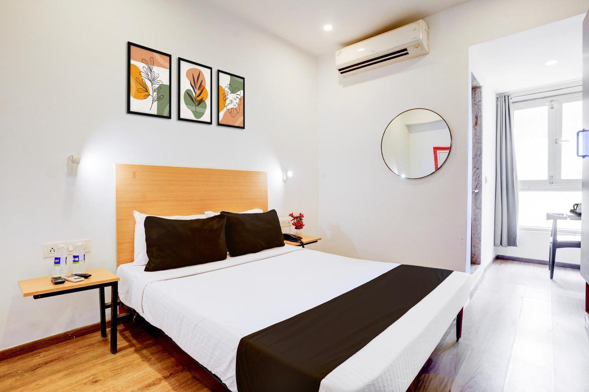 Hotel Super Townhouse Khar The Habitat