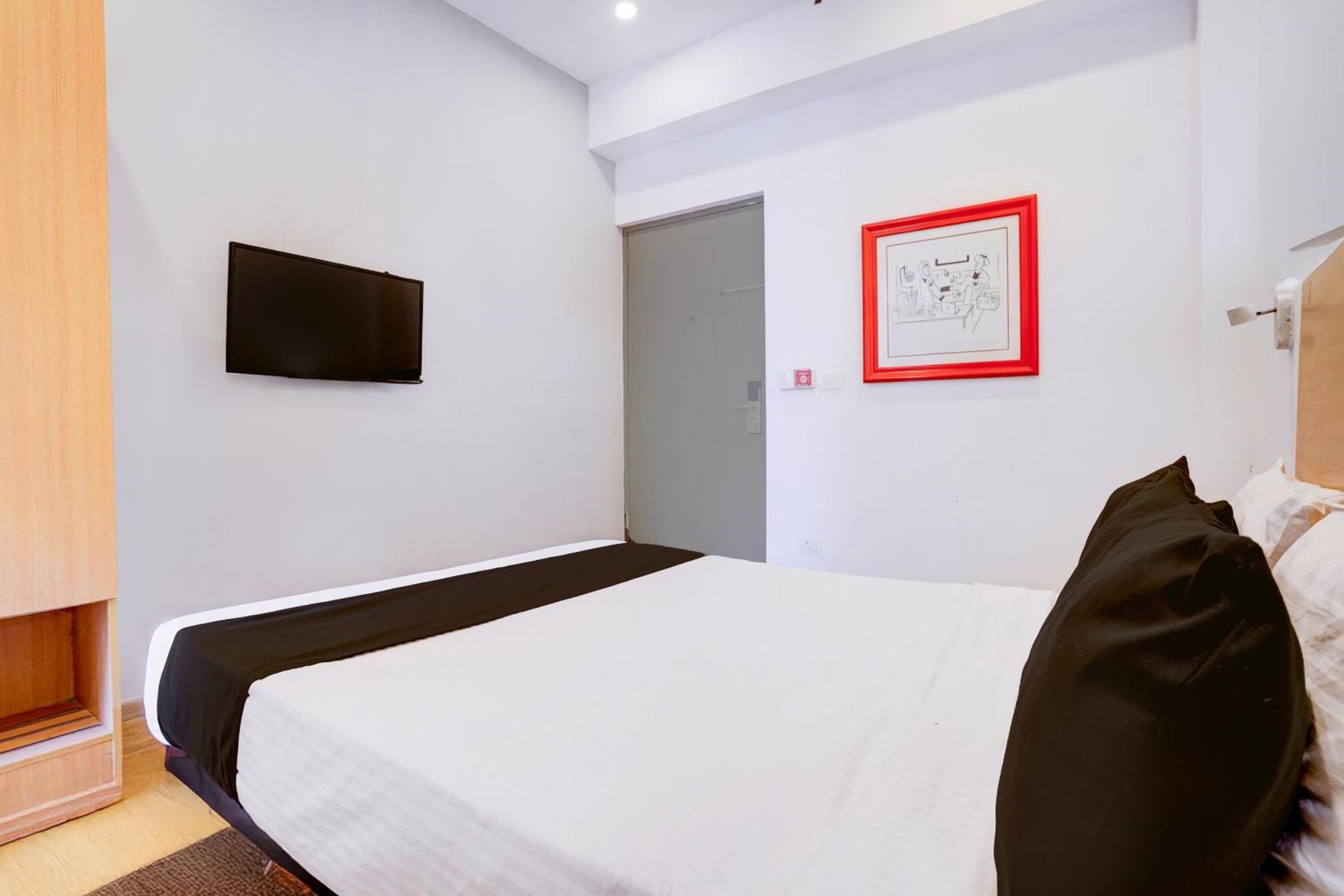Hotel Super Townhouse Khar The Habitat *