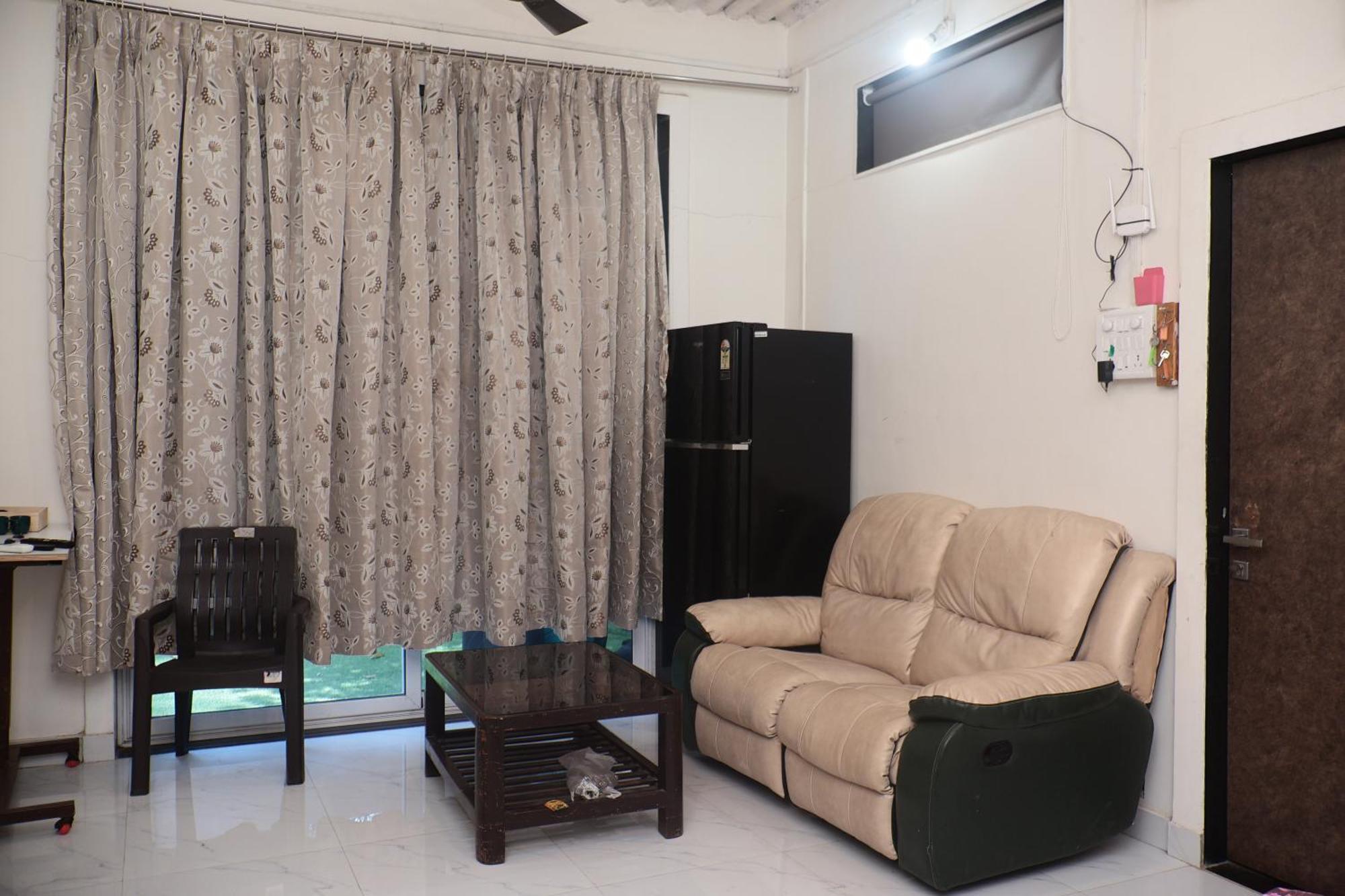 Sam's Outhouse Guest house Mumbai