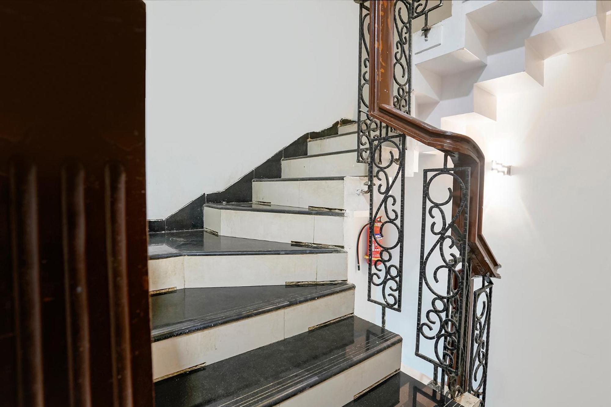 Fabhotel Occazia Paradise - Nr Janki Devi High School