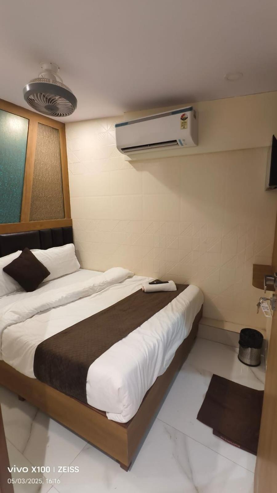 Crest Hotel 2*