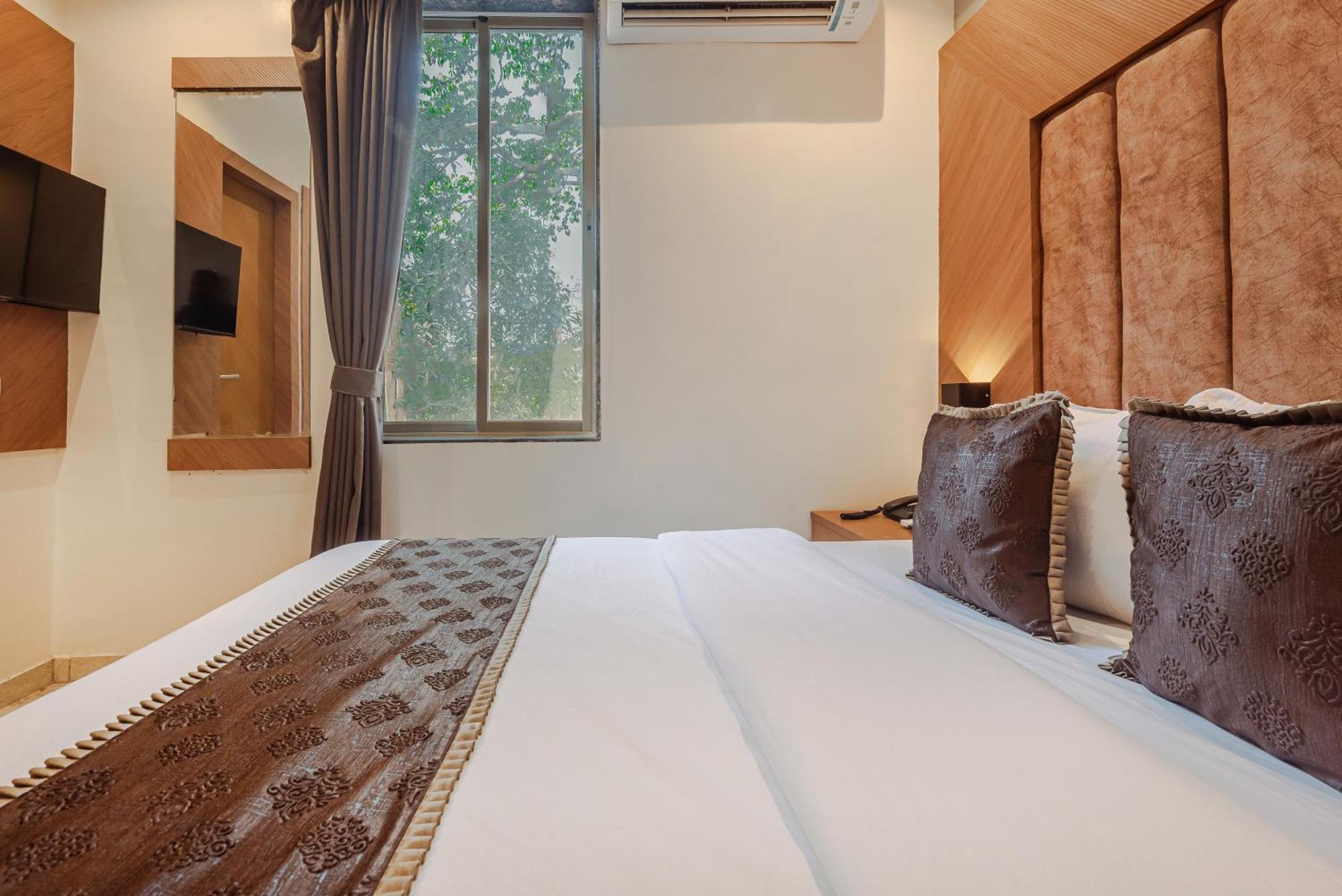 Silver Park Hotel *
