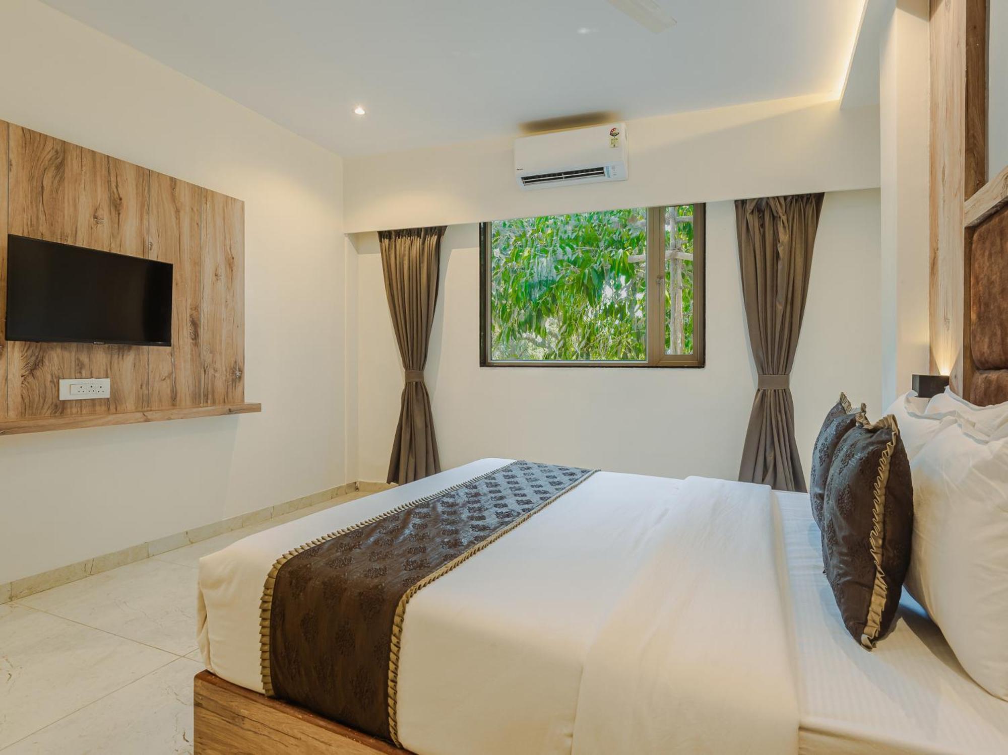 Silver Park Hotel *
