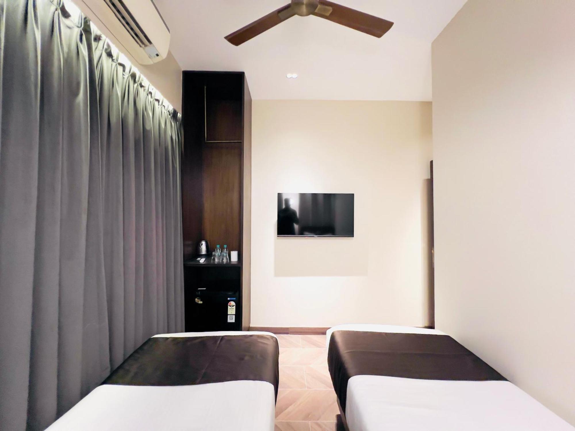White Pearl - Colaba Hotel 3*