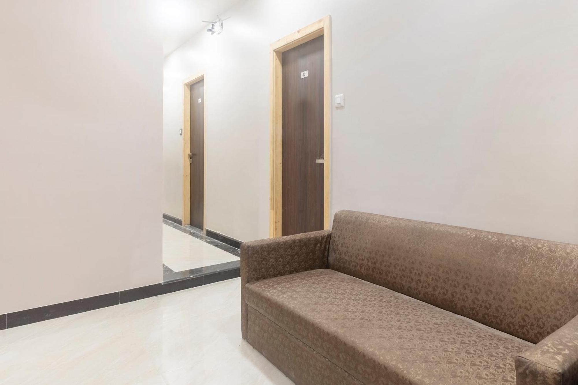 Blue Executive Near Chhatrapati Shivaji International Airport 3*