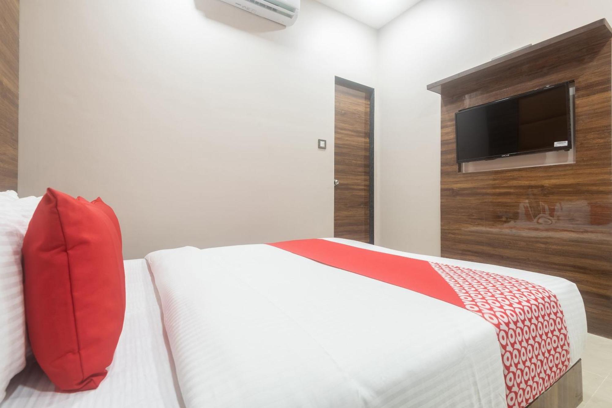 Hotel Blue Executive Near Chhatrapati Shivaji International Airport 3*