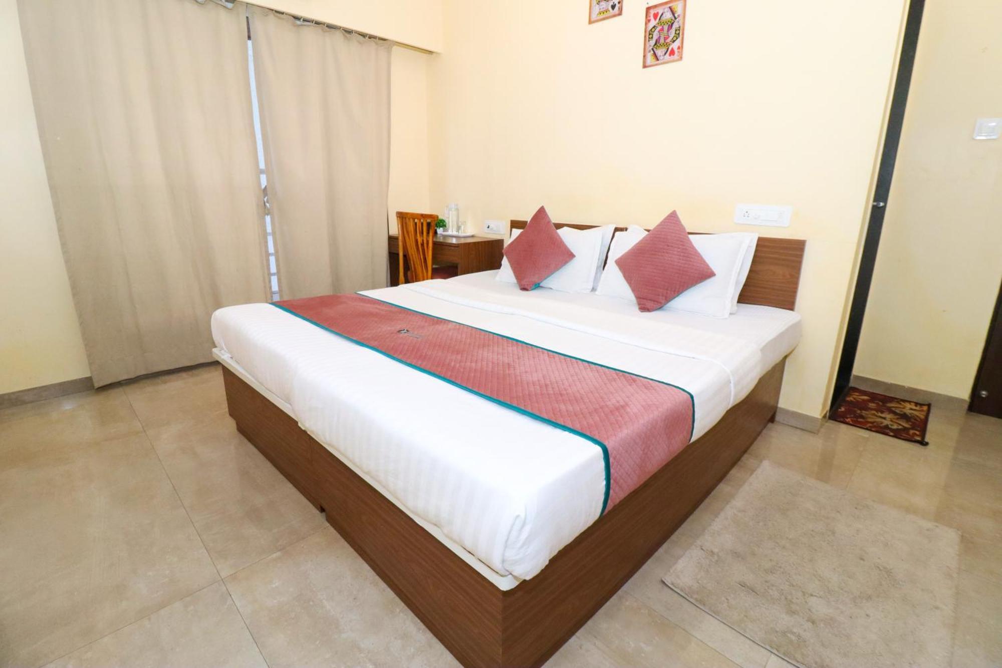 Pinaki Comfort Stay, Parle Apartment *