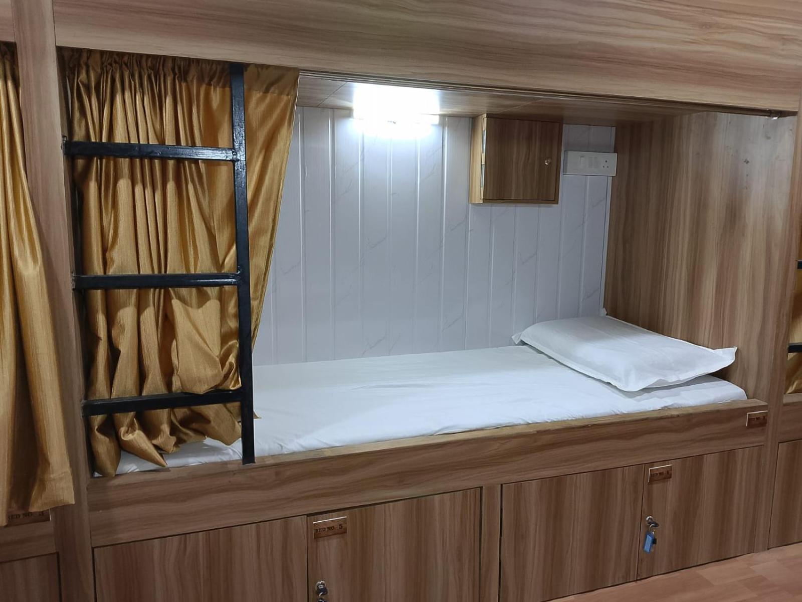 Sun Shine Ac Guest house Mumbai
