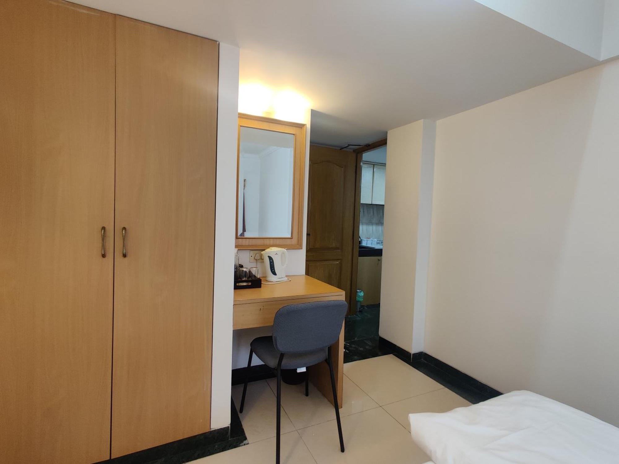 2 Bhk Cozy W/ Netflix And Wifi In Bandra