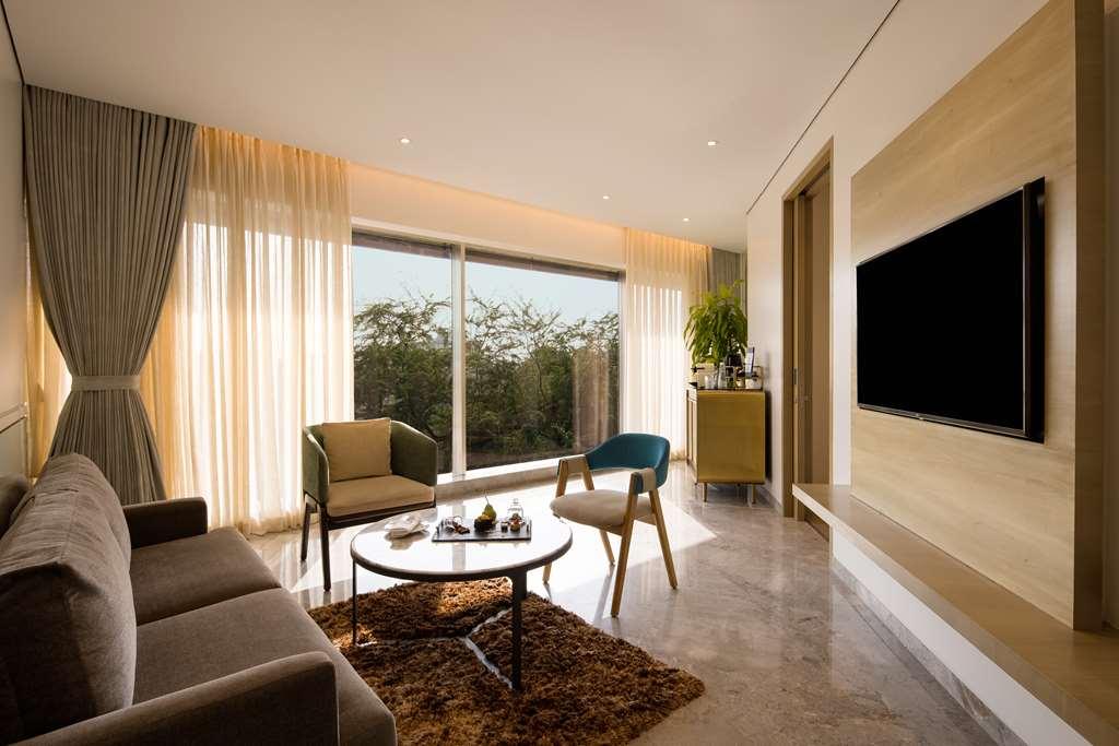Radisson Blu International Airport 5*