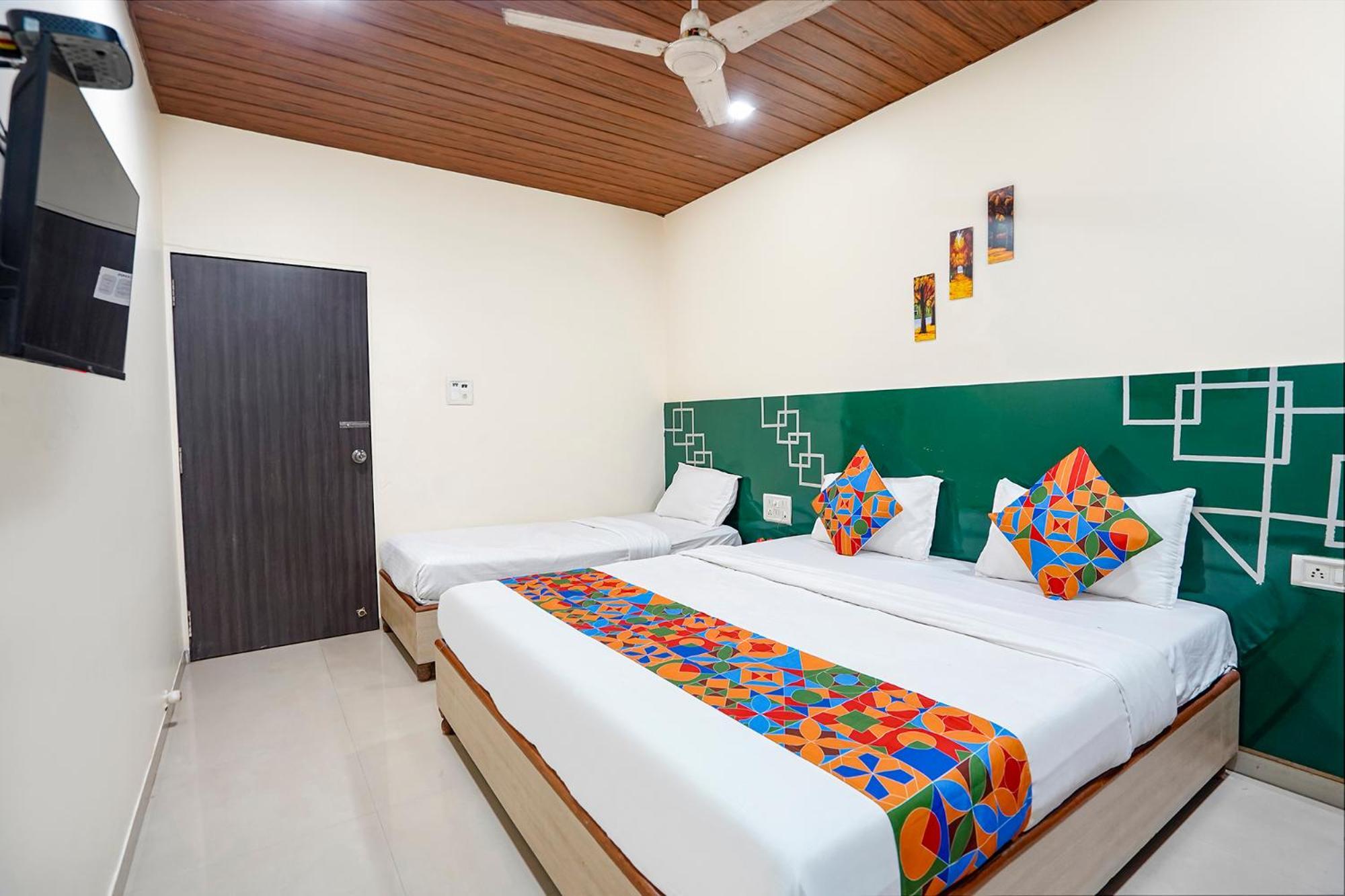 Hotel Fabhotel Kailash Park 2*