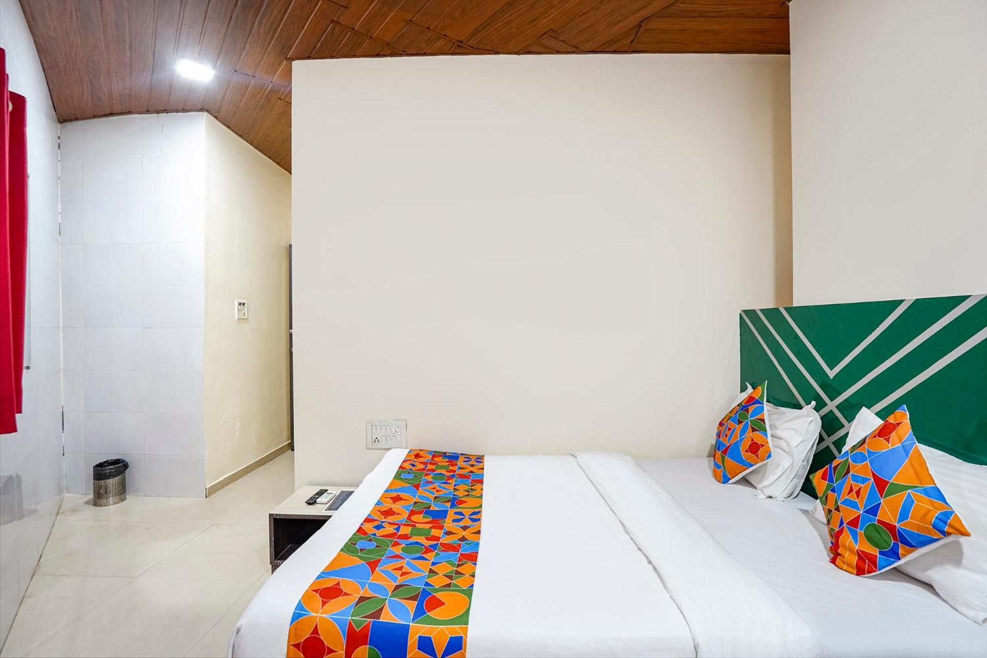 Fabhotel Kailash Park