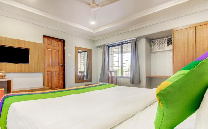 Hotel Fabhotel Cruz Royale 3*