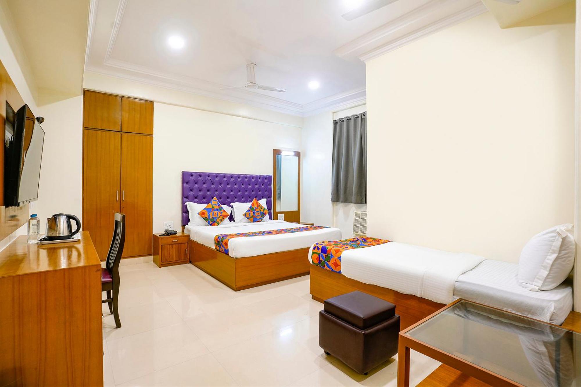 Hotel Fabhotel Cruz Royale Mumbai