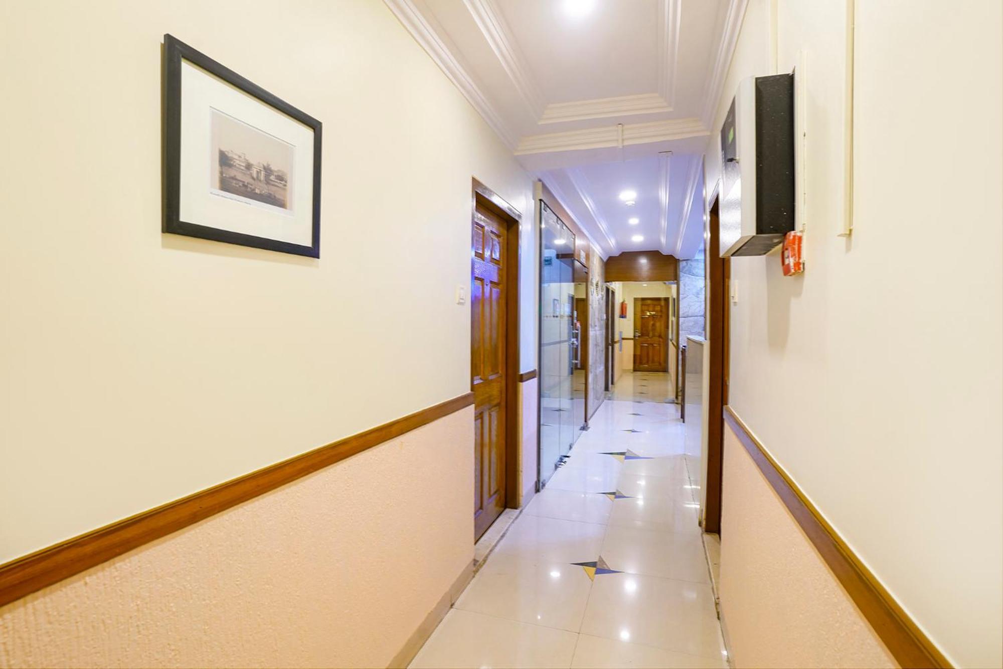 Fabhotel Cruz Royale Hotel