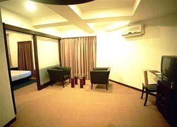 Fabhotel Savoy Airport