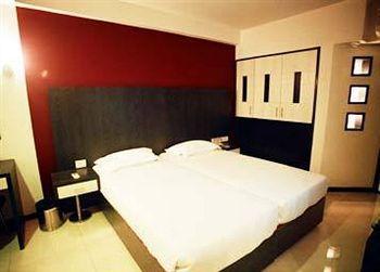 Fabhotel Savoy Airport Hotel