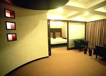 Fabhotel Savoy Airport 3*