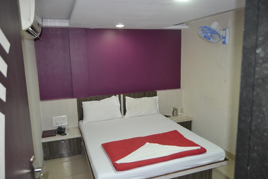 Lodge Blue Orchids Executive Mumbai