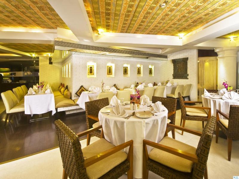 Peninsula Grand Hotel
