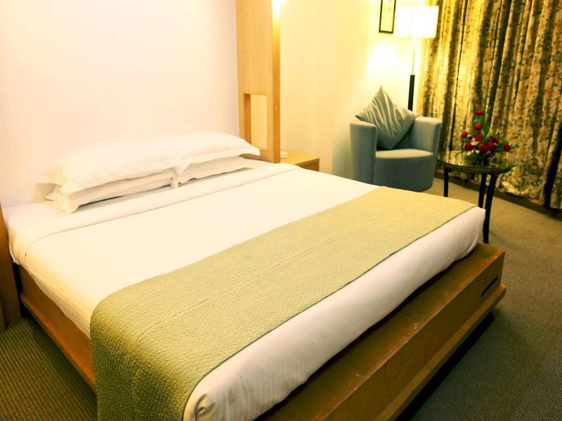 Peninsula Grand 4*