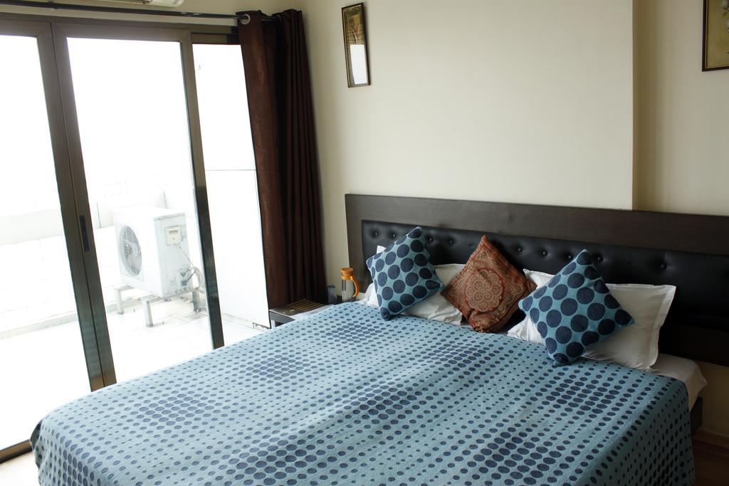 Hotel Laurent & Benon Luxury Service Apartment - Bandra Mumbai