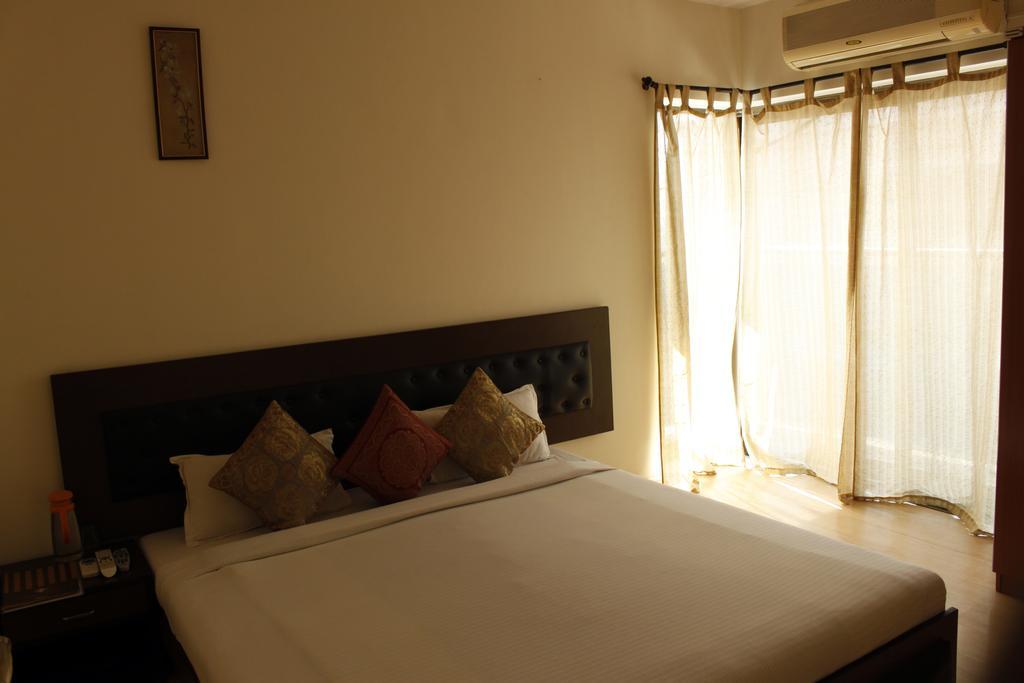 Laurent & Benon Luxury Service Apartment - Bandra