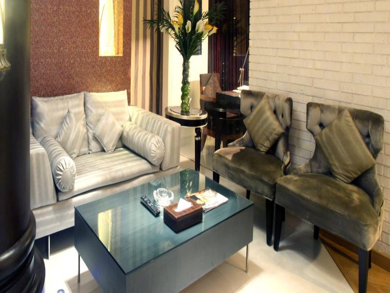 Peninsula Grand Hotel 4*