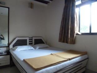 Broadway Colaba Hotel 2*