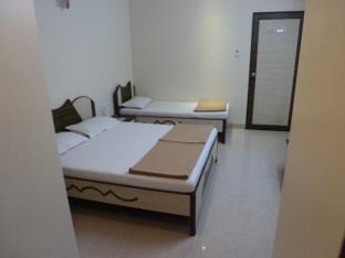 Broadway Colaba Hotel