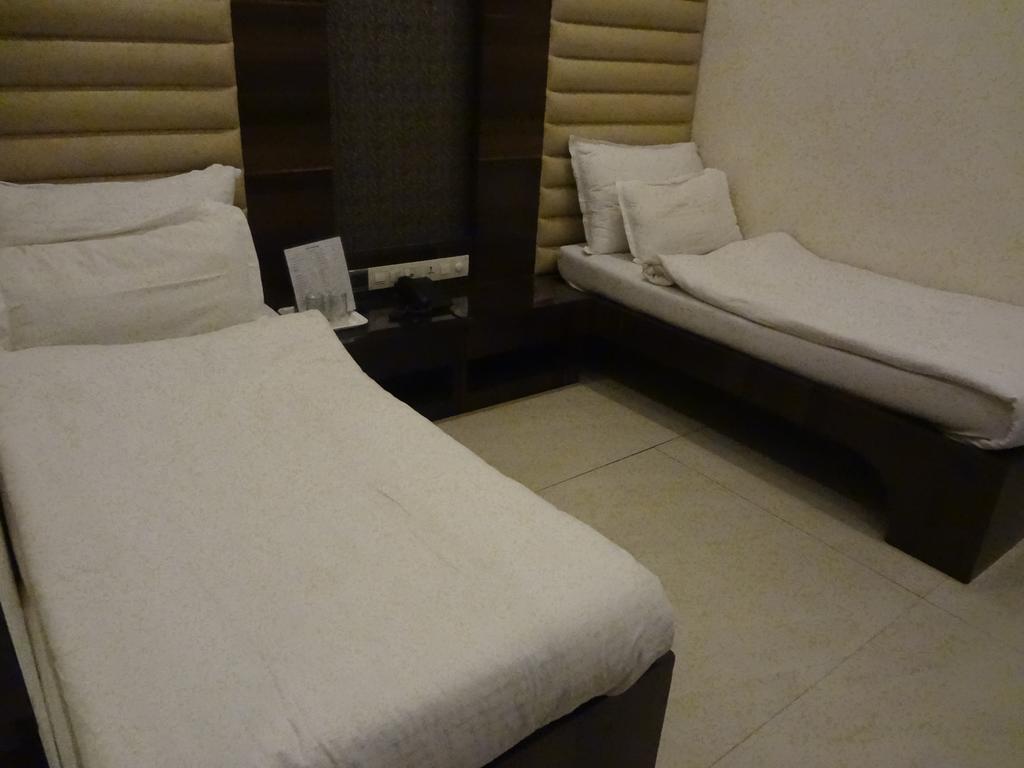 Hotel Causeway, Colaba