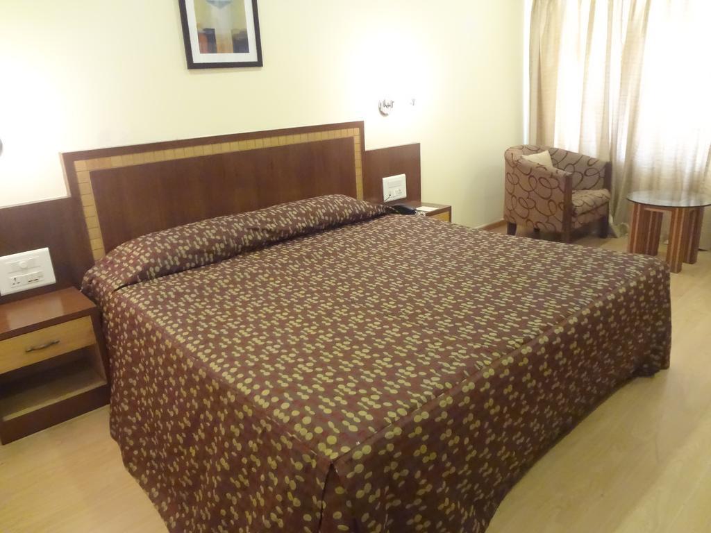 Juhu Plaza 3*