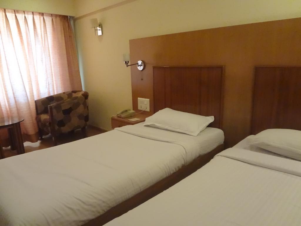 Juhu Plaza 3*