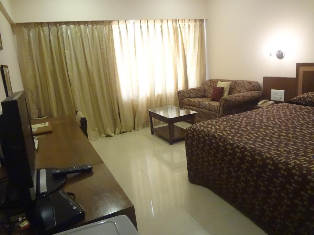 Hotel Juhu Plaza 3*