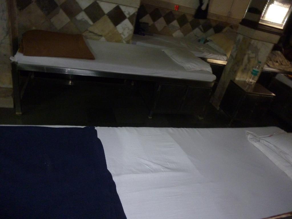 Yadgar Guest house 2*