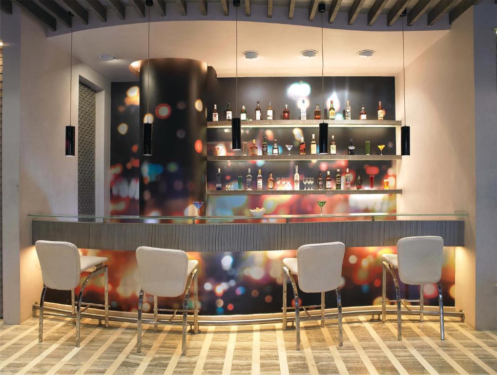 Mirage Hotel, International Airport Hotel